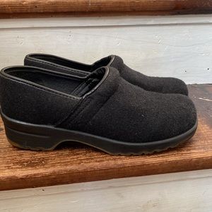 Sanita Danish black wool clogs size 41